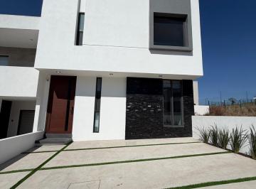 Casa · 133m² · 4 Recámaras · 2 Estacionamientos · Casa en Venta en Loma Alta Tres Marías, Casa Club, Gimnasio, Áreas Verdes, Canchas Multideportivas