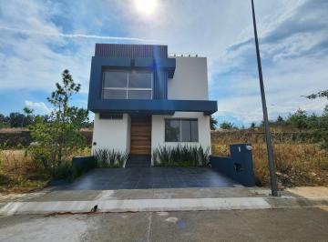 Casa · 140m² · 4 Recámaras · 2 Estacionamientos · Casa en Venta en Jesús del Monte Fraccionamiento Privado con Áreas Verdes