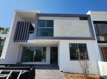 Casa · 150m² · 4 Recámaras · 2 Estacionamientos · Casa en Venta Loma Alta Tres Marías con Casa Club y Fraccionamiento Privado