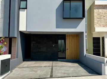 Casa · 96m² · 3 Recámaras · 2 Estacionamientos · Casa en Venta en Cañadas Tres Marías Fraccionamiento Privado con Lago y Canchas Multideportivas