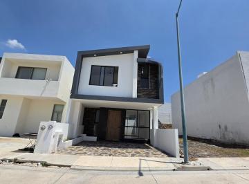 Casa · 96m² · 3 Recámaras · 2 Estacionamientos · Casa en Venta Cañadas en Fraccionamiento Privado con Lago y Canchas Multideportivas