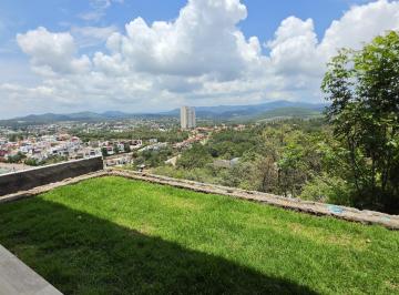 Casa · 300m² · 3 Recámaras · 2 Estacionamientos · Casa Venta Club de Golf Altozano Vista Panorámica y Sótano Salón de Usos Múltiples