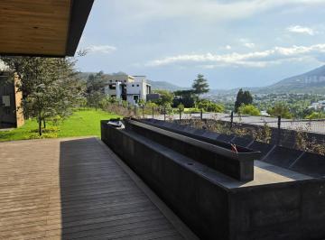 Casa · 1430m² · 4 Recámaras · 3 Estacionamientos · Casa en Venta Club de Golf de Primer Nivel con 27 Hoyos, Hípico, Casa Club, Etc
