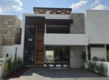 Casa · 160m² · 4 Recámaras · 2 Estacionamientos · Casa en Venta en Rincón de La Montaña con Áreas Verdes en Fraccionamiento Privado