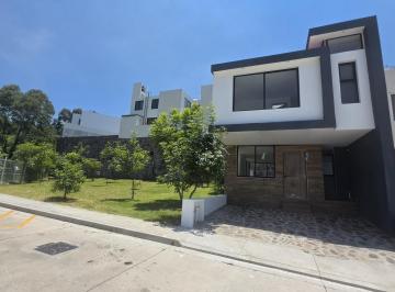 Casa · 96m² · 3 Recámaras · 2 Estacionamientos · Casa en Venta Cañadas Tres Marías con Lago, Canchas Multideportivas, Áreas Verdes