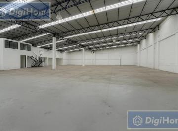 Bodega comercial · 880m² · 7 Estacionamientos · Bodega en Renta en Alta Tensión