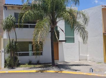 Casa en condominio · 173m² · 3 Recámaras · 2 Estacionamientos · Casa en Condominio en Venta en Querétaro ¡Centro Sur!