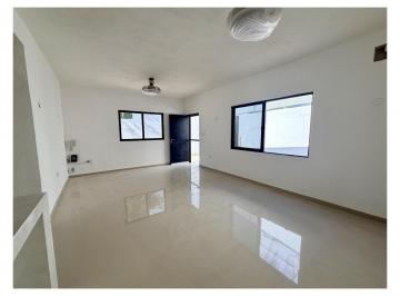 Terreno / Lote · 384m² · 2 Recámaras · 2 Estacionamientos · Casa en Venta en Montebello Mérida