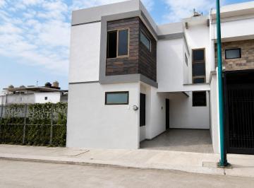 Casa · 105m² · 3 Recámaras · 1 Estacionamiento · Casa en Venta Dentro de Fraccionamiento Privado Zona Femsa en Coatepec Veracruz