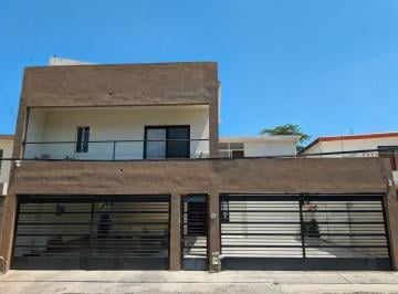Casa uso de suelo de 4 habitaciones, San Pedro Garza García · Casa en Venta - Uso Comercial Para Clínica, Escuela U Oficinas en Colonia del Valle