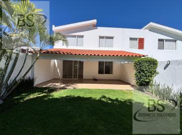 Casa · 3 Recámaras · Kl/ Renta Casa en Privada con Vigilancia y Bonito Jardín.