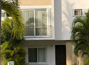Casa de 3 habitaciones, Benito Juárez · Casa en Venta en Cancún | 3 Recámaras | Privada con Alberca | $3,390,000 Mxn