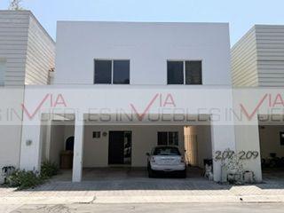 Casa · 270m² · 4 Recámaras · 2 Estacionamientos · Casa en Renta en Ventanas de La Huasteca