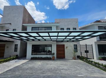 Inmueble productivo urbano · 383m² · 3 Recámaras · 4 Estacionamientos · Venta de Casa Residencial - (4)