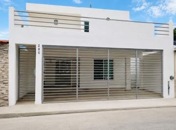 Fachada · Casa Equipada en Renta en Montecarlo, Mérida | 4 Recámaras + Estudio