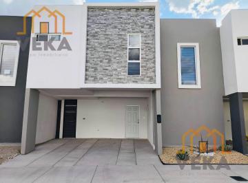 Casa · 3 Recámaras · 2 Estacionamientos · Casa - Fraccionamiento Santa Monica