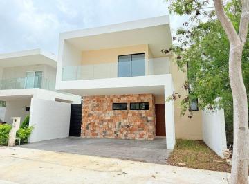 Casa · 290m² · 3 Recámaras · 2 Estacionamientos · Casa en Venta en Privada Residencial con Paneles Solares