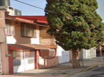 Casa en Venta de 3 habitaciones Valle de Aragon 1ra Secc · Calle Onieper 169, Valle de Aragón Primera Sección, Nezahualcóyotl, Cp 57100 Estado de México.