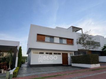 Casa en condominio de 4 habitaciones, Tlajomulco de Zúñiga · Residencia en La Rioja con 3 Recamaras con Baño + Cuarto de Servicio Completo.