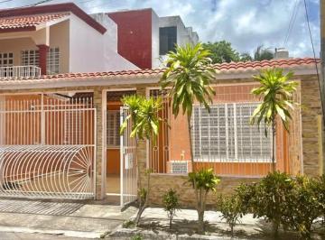 Casa de 2 habitaciones, Benito Juárez · Casa en Renta Sm 51, Cancún - 2 Recámaras, 1 Planta, Portón Eléctrico