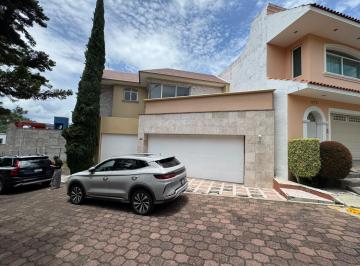 Casa · 200m² · 3 Recámaras · 3 Estacionamientos · Cerca Club Britania, Ramal, Amplia Casa en Renta, Cerca Walmart Mil Cumbres, Tres Marias