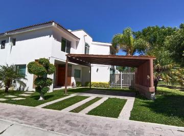 Casa en condominio · 3 Recámaras · 2 Estacionamientos · Casa en Renta en Real del Bosque con 3 Rec con Baño y Sala de Tv
