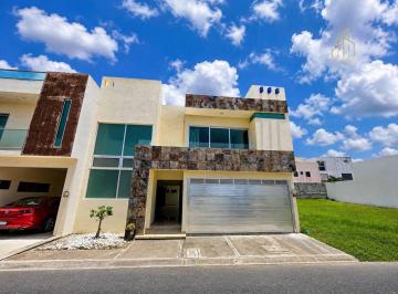Casa · 210m² · 3 Recámaras · 2 Estacionamientos · Venta de Casa en Lomas del Mar 4 Habitaciones