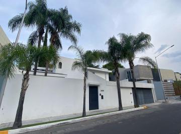 Casa · 647m² · 30 Recámaras · 4 Estacionamientos · Casa en Venta en Colinas de San Javier