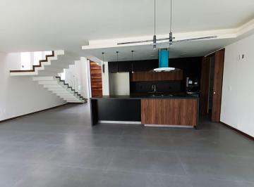 Casa · 214m² · 4 Recámaras · 2 Estacionamientos · Casa en Bosques de Santa Anita