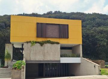 Casa · 367m² · 5 Recámaras · 6 Estacionamientos · Casa en Venta en Zapopan Fracc Porta Foresta