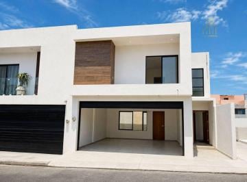 Casa · 222m² · 3 Recámaras · Casa - La Tampiquera