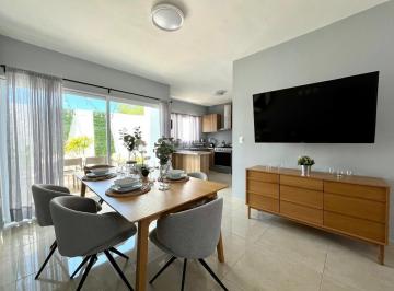 Casa · 112m² · 3 Recámaras · 2 Estacionamientos · Casa en Venta en Playa del Carmen | 3 Recámaras