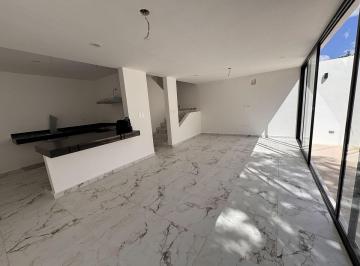 Casa · 180m² · 3 Recámaras · 2 Estacionamientos · Casa con Equipamiento en Chuburna Hidalgo, Dentro de Mérida