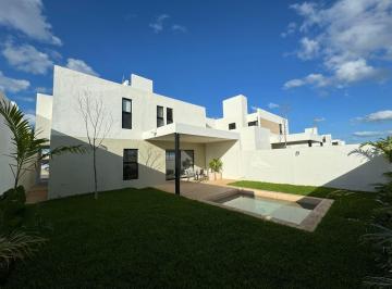 Casa · 253m² · 2 Recámaras · 2 Estacionamientos · Casa en Venta Al Norte de Mérida, Cholul.