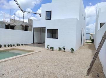 Casa · 272m² · 3 Recámaras · 2 Estacionamientos · Casa en Privada en Venta Al Norte de Mérida