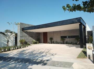 Casa · 569m² · 3 Recámaras · 3 Estacionamientos · Casa de Una Planta en Venta en Conkal, Norte de Mérida