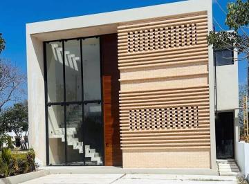 Casa · 180m² · 3 Recámaras · 2 Estacionamientos · Casa en Venta en Privada Altozano