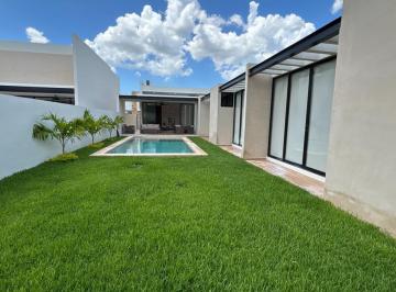 Casa · 446m² · 3 Recámaras · 2 Estacionamientos · Casa en Venta en Mérida de Una Planta
