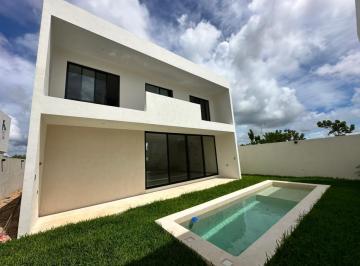 Casa · 351m² · 4 Recámaras · 4 Estacionamientos · Casa en Privada en Temozón Norte