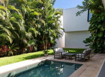 Casa · 859m² · 4 Recámaras · 4 Estacionamientos · Casa de 4 Recámaras con Paneles Solares