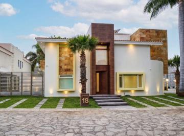 Casa de 4 habitaciones, Zapopan · Residencia en Venta en Valle Real (Coto Acueducto)