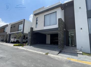 Casa · 302m² · 4 Recámaras · 2 Estacionamientos · Renta Casa con Alberca Valle Cristal Carretera Nacional El Barro Santiago Monterrey Nuevo León