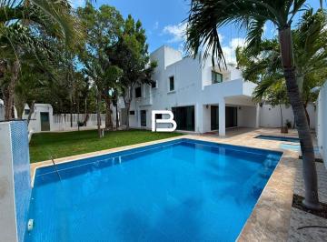 Casa · 450m² · 3 Recámaras · 2 Estacionamientos · Casa en Residencial Cumbres