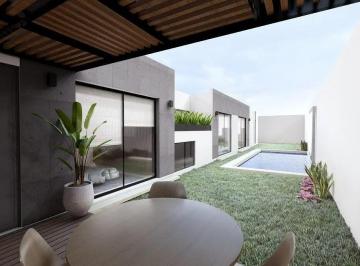 1 · Casa en Burgos | Residencia de un Nivel con Alberca Privada y Acceso Restringido