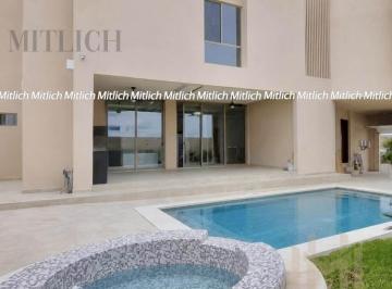 Casa · 439m² · 4 Recámaras · 4 Estacionamientos · Casa en Venta con Alberca Lomas del Valle $21,000,000