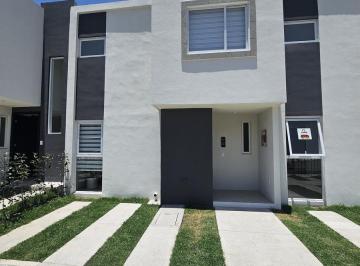 Casa en condominio · 90m² · 3 Recámaras · 2 Estacionamientos · Casa en Renta a Estrenar en Calimaya; Hacienda Las Fuentes, Privada Tapial (Pet Friendly)