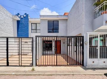 Casa · 60m² · 2 Recámaras · 1 Estacionamiento · Casa en Venta Parque de Tlaquepaque