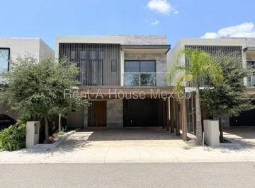 Casa de 3 habitaciones, Querétaro · Valle de Juriquilla Vendo Casa de Diseño a Estrenar en Privada 3 Recamaras 4 Baños 3 Coches