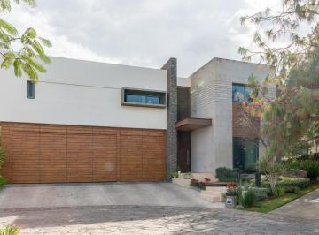 Casa en condominio · 637m² · 4 Recámaras · 6 Estacionamientos · Casa en Bosque de Los Lagos