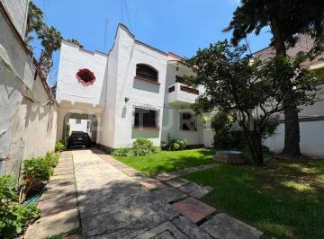 Casa · 388m² · 5 Recámaras · 8 Estacionamientos · Uso de Suelo Mixto en del Valle |ideal Para Oficinas, Consultorios o Corporativo